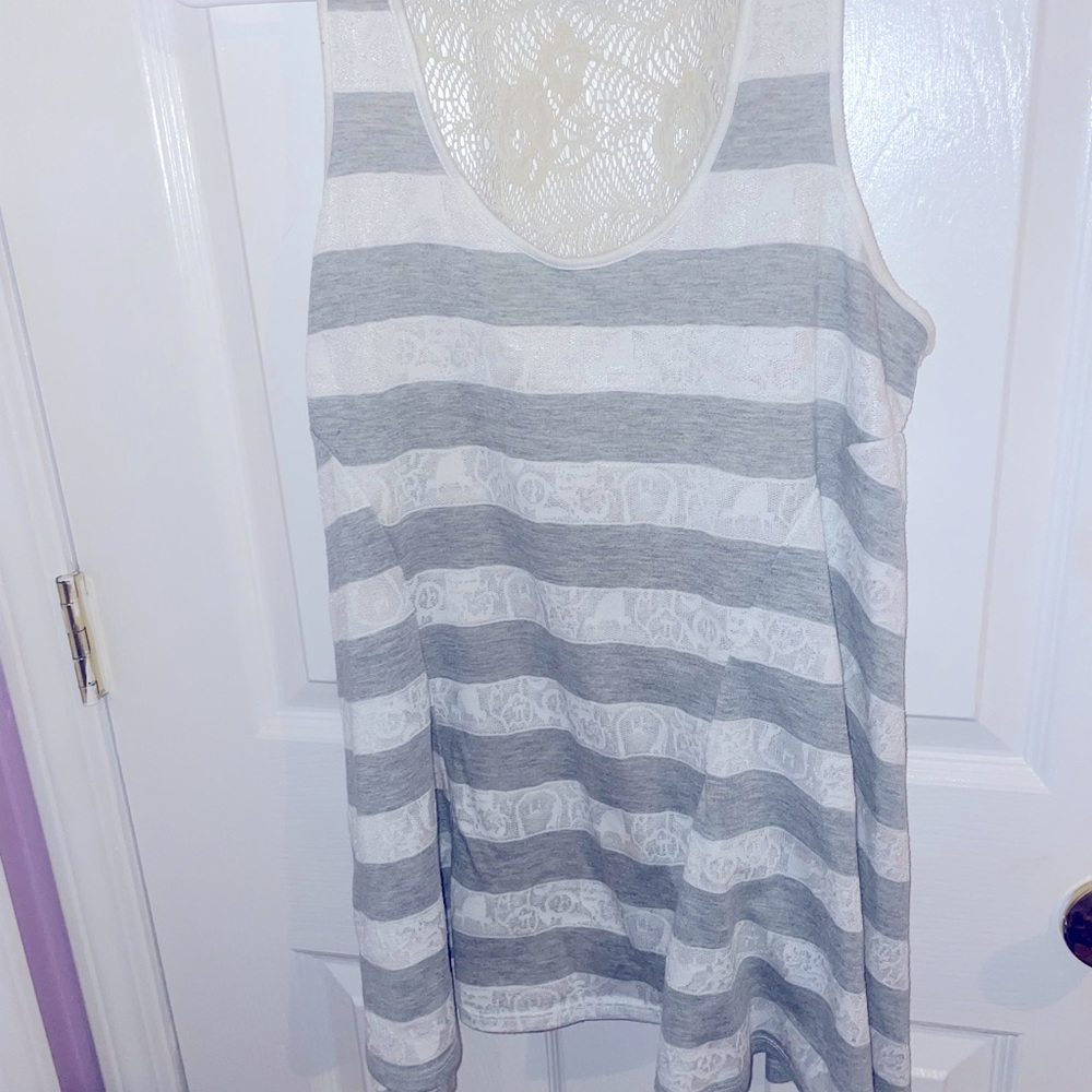 Sz medium grey and white lace back sleeveless shirt